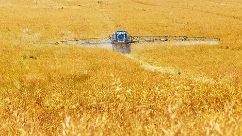Pesticídy v poľnohospodárstve.